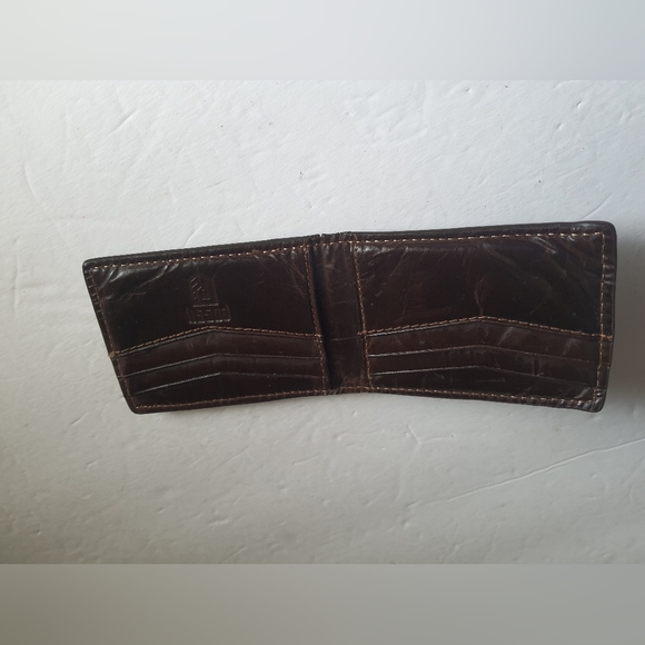 Fossil wallet with bottle opener attached - Picture 3 of 5